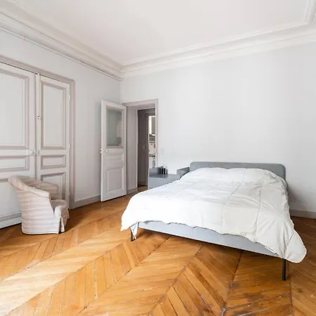 8 Couchages - Boulevard Pereire Paris